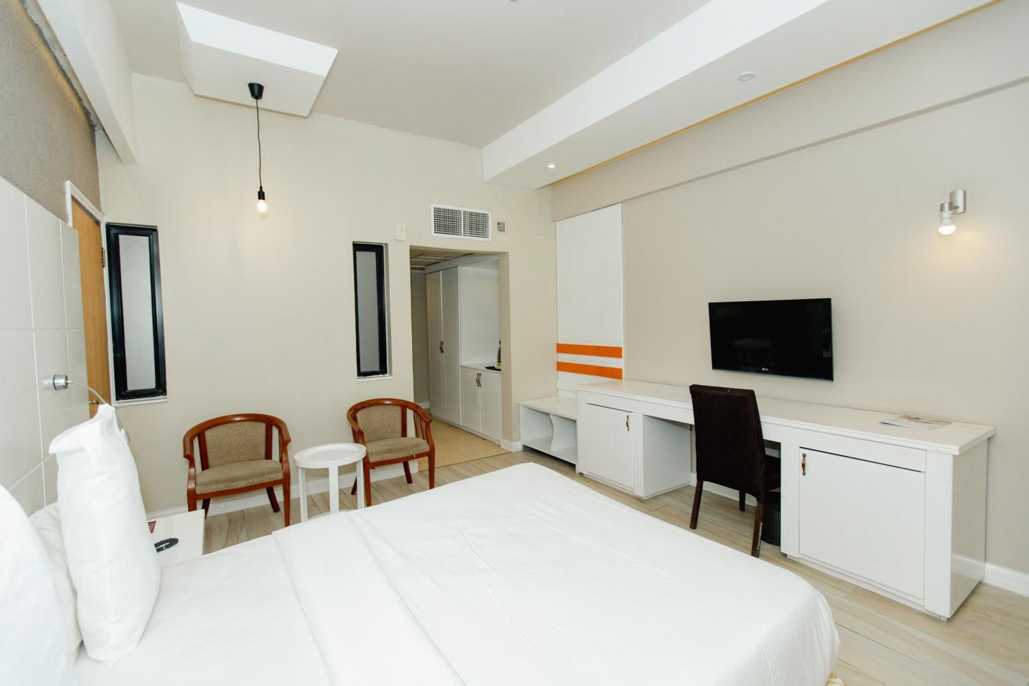 Gold Crest Hotel Mwanza Extérieur photo