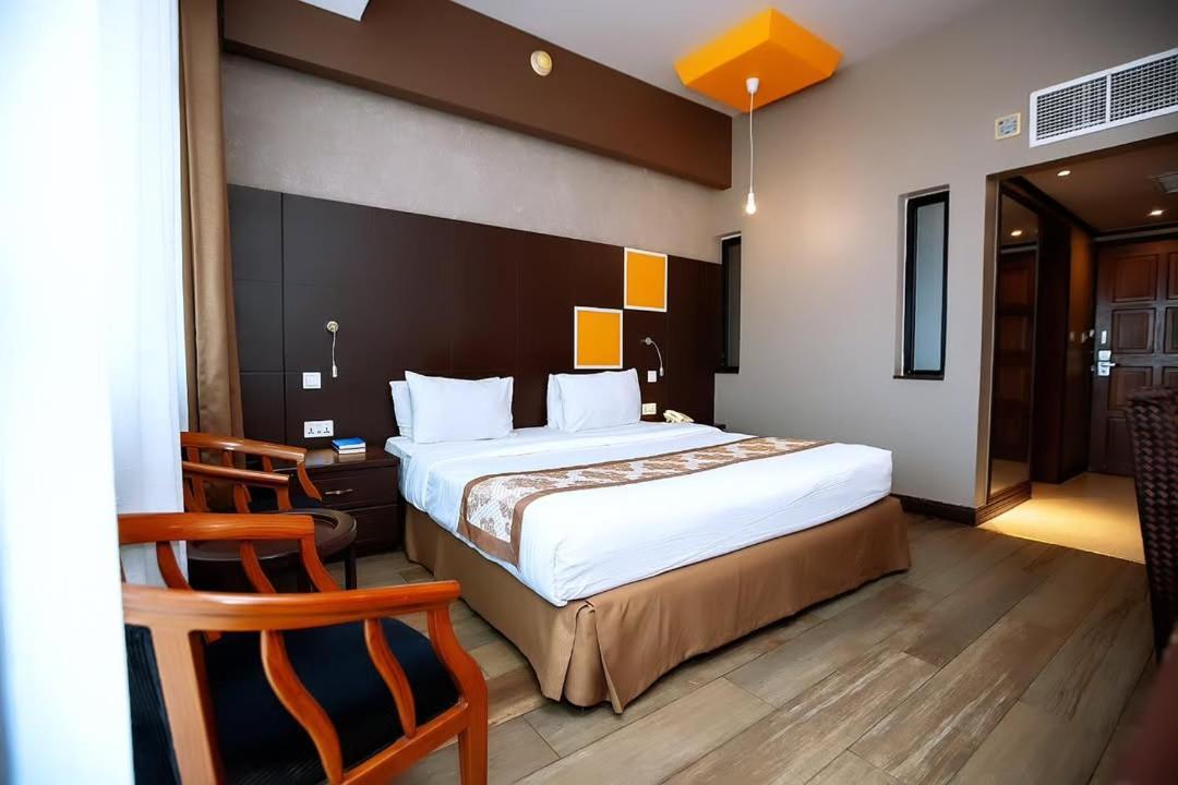 Gold Crest Hotel Mwanza Extérieur photo